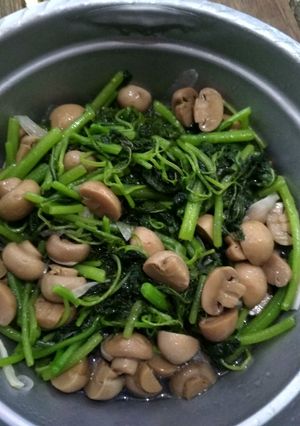 Foto resep Tumisan jamur kancing mix.bayam hijau