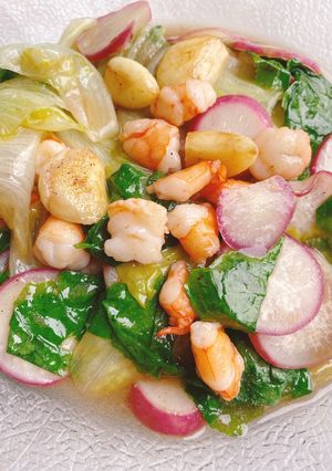 รูปของ G.Î.R.L.s 👧🏻👧🏼👧🏽👧🏿 / ผัดผักสี่สหาย / Fried Veggies with oyster sauce