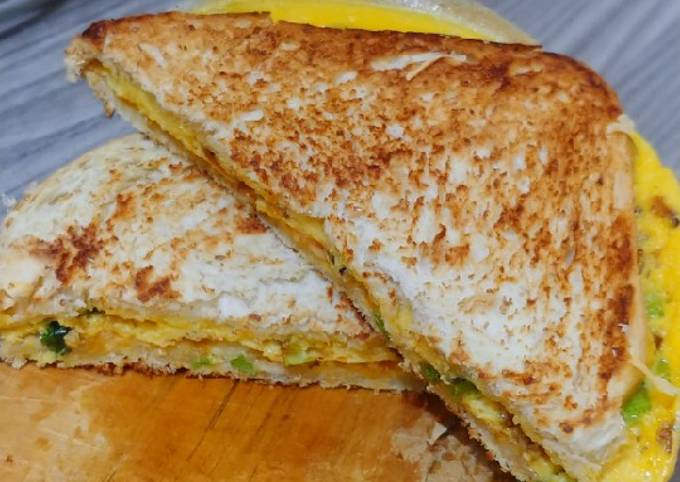 Sandwich telur roti gandum