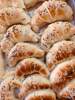صورة لوصفة كورواسان بجبنه وزعتر 🥐 بعجينه سريعه وهشه