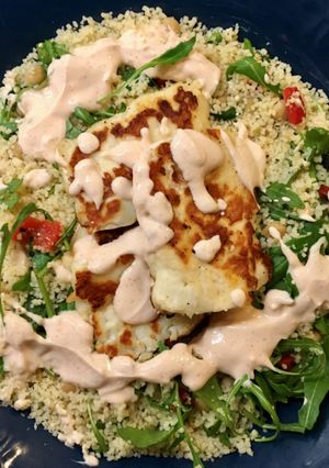 Foto de Salada de cuscuz e halloumi