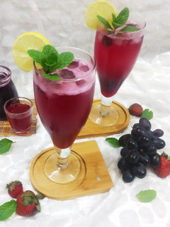 ब्लैक ग्रपेस स्ट्रॉबेरी मॉकटेल (Black grapes Strawberry mocktail recipe in hindi) रेसिपी मुख्य फोटो