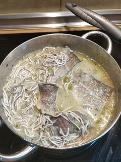Una foto de Bacalao en salsa verde