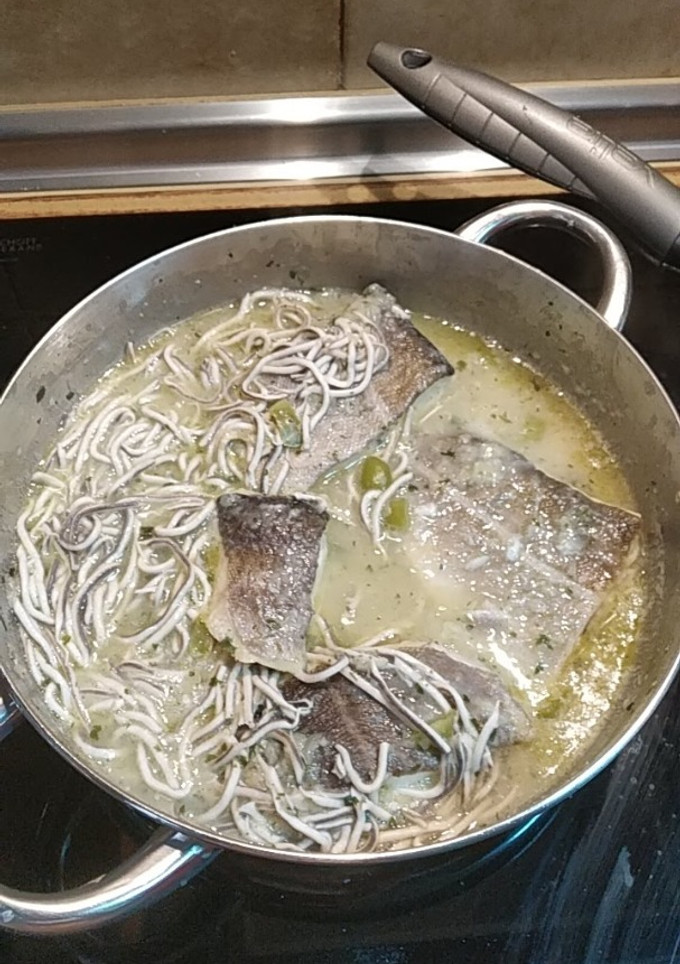 Una foto de Bacalao en salsa verde