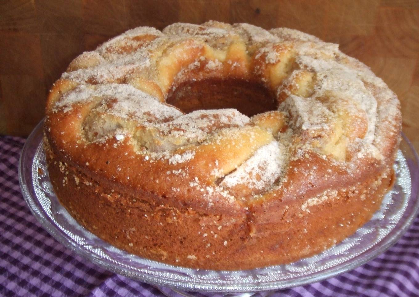 Tarta-rosca de manzanas con coco rallado