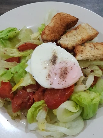 Langkah Mudah untuk Membikin Resep  Clean Eating - Simple Salad with Poached Egg yang Enak Banget, Lezat Sekali