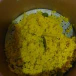 Nasi kuning dari nasi kering di magic com
