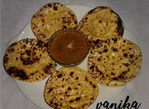 A picture of Missi roti.