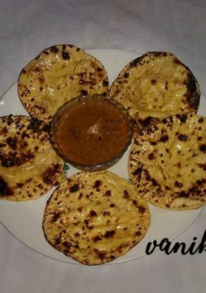 A picture of Missi roti.