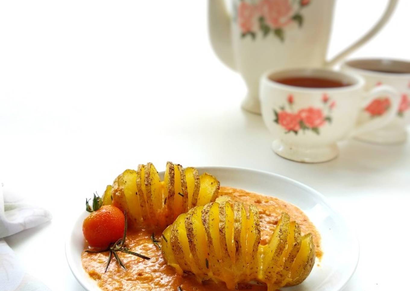 Hasselback Potatoes with Creamy Sauce