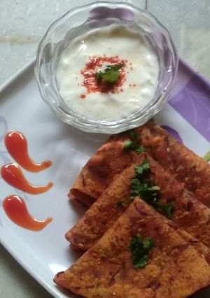बीटरूट पराठे (Beetroot Parathe Recipe In Marathi) रेसिपी चे मुख्य फोटो