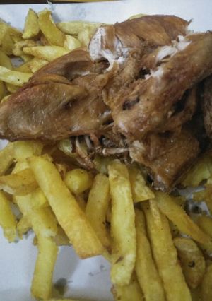 A picture of Chips and chicken.