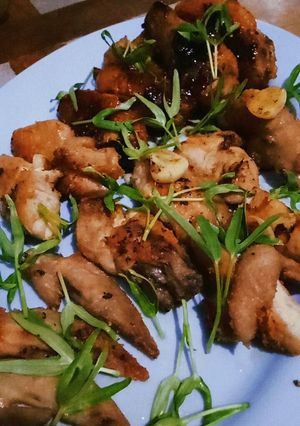 Foto resep Chicken wings garlic microgreens