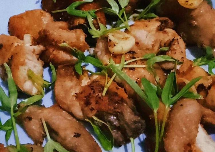 Chicken wings garlic microgreens