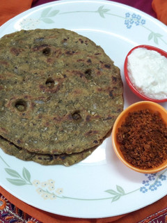 भाजणीचे थालिपीठ (bhajaniche thalipeeth recipe in marathi) रेसिपी चे मुख्य फोटो