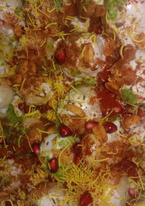 દહીં વડા (Dahi Vada Recipe In Gujarati) રેસીપી મુખ્ય ફોટો