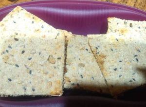 Una foto de Galletas saladas de avena y semillas