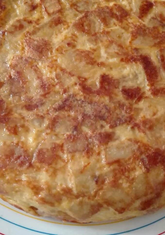 Una foto de Tortilla tradicional de patatas pequeña