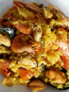 Una foto de Arroz con mariscos a mi manera