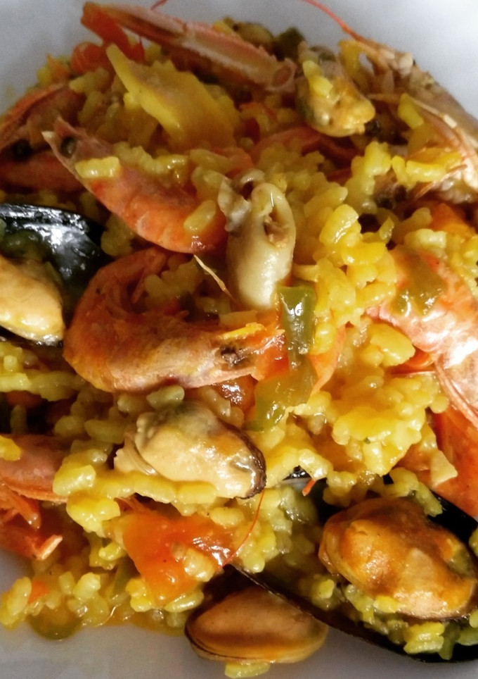 Una foto de Arroz con mariscos a mi manera