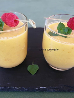 Una foto de Vasitos de gazpacho de melocotón