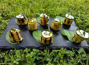 Foto di Rotolini di zucchine con robiola alla menta