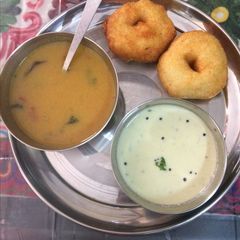 A picture of Medu vada.