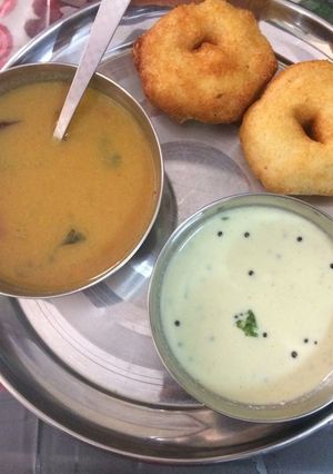 A picture of Medu vada.
