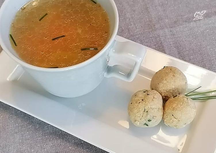 How to Make Super Quick Homemade Rindfleischsuppe mit Markklößchen