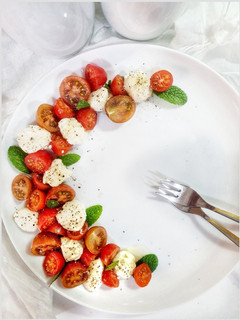 Una foto de Ensalada fresca con vinagreta de miel de romero