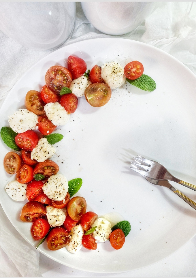 Una foto de Ensalada fresca con vinagreta de miel de romero