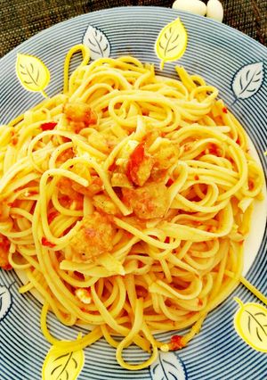 Foto principal de Espaguetis baknana con gambas y feta