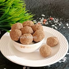 A picture of Multigrain Laddus with Rolled Oats & Sattu.