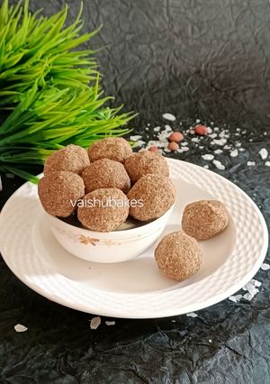A picture of Multigrain Laddus with Rolled Oats & Sattu.