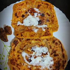 A picture of Missa and Aloo stuffed Lachha parantha.