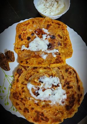 A picture of Missa and Aloo stuffed Lachha parantha.