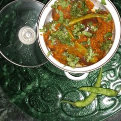 A picture of Stuffed onion with green chilli.