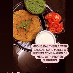 A picture of Moong dal thepla.
