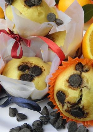 Una foto de Muffins de naranja y chispas de chocolate