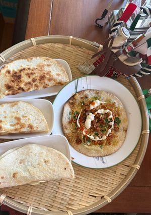 Hình của món Bánh tráng nướng Tortilla kiểu Mexico (Mexican-style Grilled Tortillas).