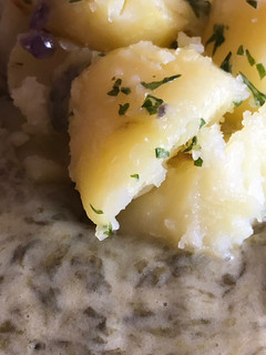 Sóskamártás petrezselymes tört burgonyával recept fotója
