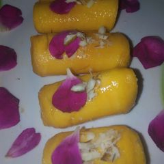 A picture of Mango sweet rolls.