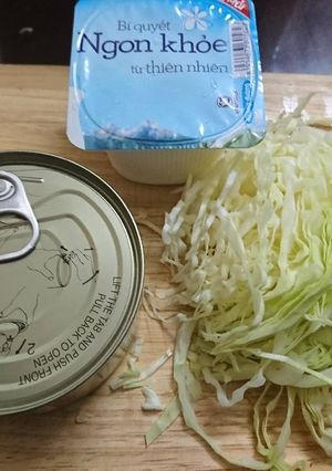 Hình của món Salad cải bắp cá ngừ ngâm dầu cho ngày ăn kiêng.