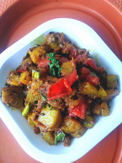 A picture of Tomato Cucumber.