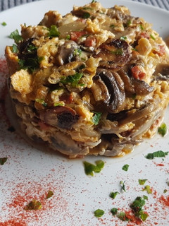 Foto principal de Revuelto de champiñones huevos y chorizo🍄🥚