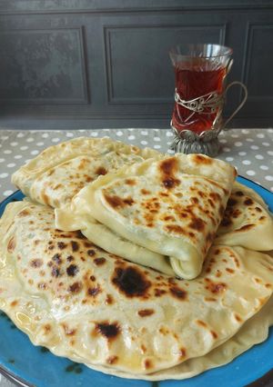 Фото Кутаби з сиром та зеленню.