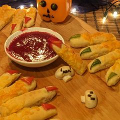 A picture of Spooky Witch fingers.