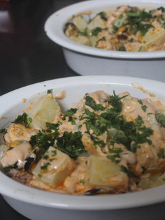 Una foto de Ensalada de patatas cocidas con mejillones picantes