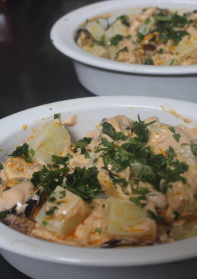 Una foto de Ensalada de patatas cocidas con mejillones picantes