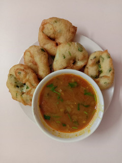 મેંદુ વડા (Medu Vada Recipe In Gujarati) રેસીપી મુખ્ય ફોટો